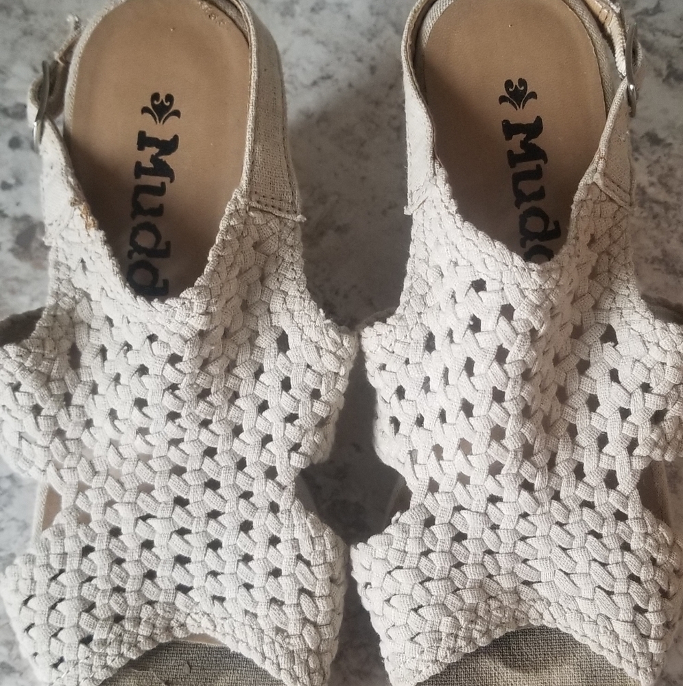Mudd wedge sandals